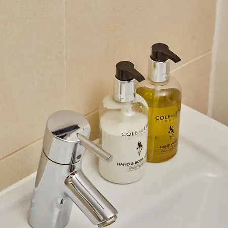 King River Canal View& Free Secure Parking! *