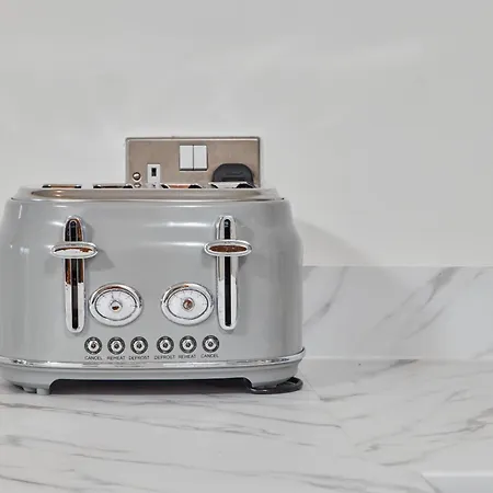 King River Canal View& Free Secure Parking! * Leeds (West Yorkshire)