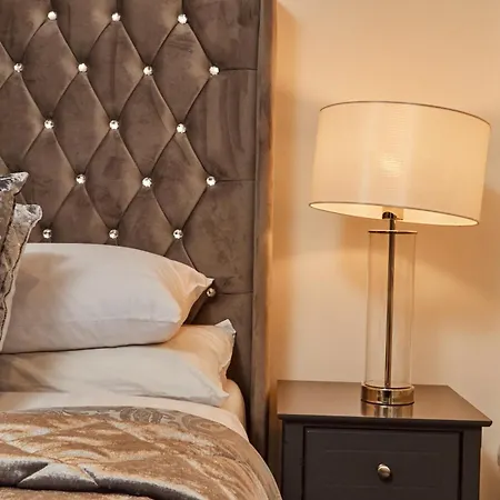 King River Canal View& Free Secure Parking!