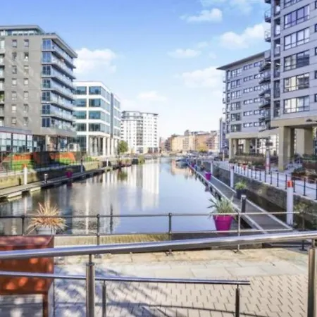 King River Canal View& Free Secure Parking! * Leeds (West Yorkshire)