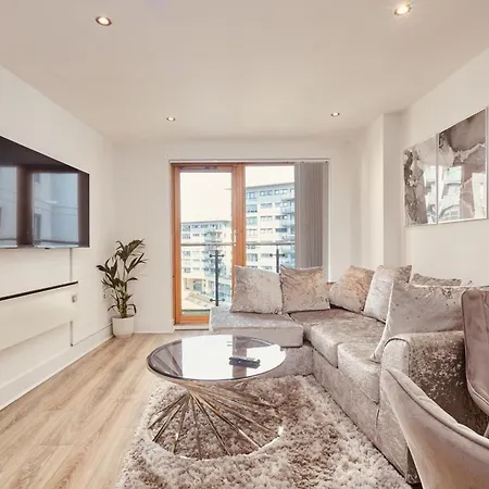 King River Canal View& Free Secure Parking! *