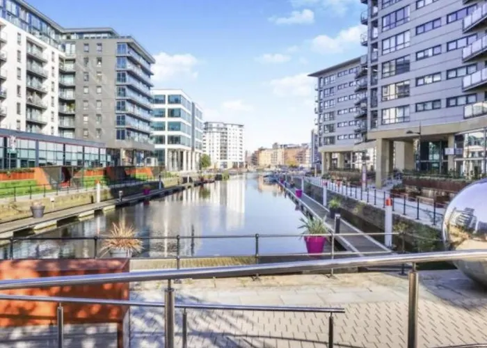 King River Canal View& Free Secure Parking! * Leeds (West Yorkshire)