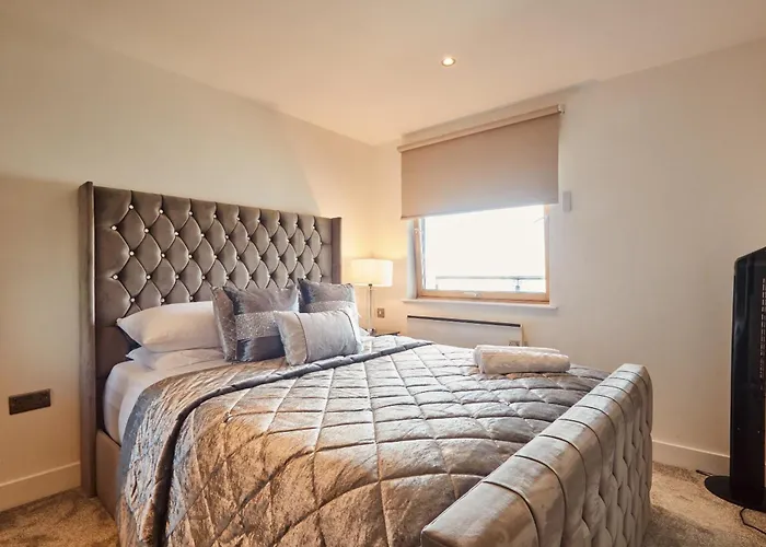 King River Canal View& Free Secure Parking! Διαμέρισμα Λιντς