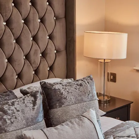 King River Canal View& Free Secure Parking! * Leeds (West Yorkshire)